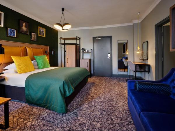 Abbey Hotel Bath, a Tribute Portfolio Hotel : photo 3 de la chambre chambre familiale galerie avec canapé-lit et1 lit king-size