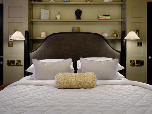 Abbey Hotel Bath, a Tribute Portfolio Hotel : photo 3 de la chambre chambre cinématographie avec 1 lit king-size