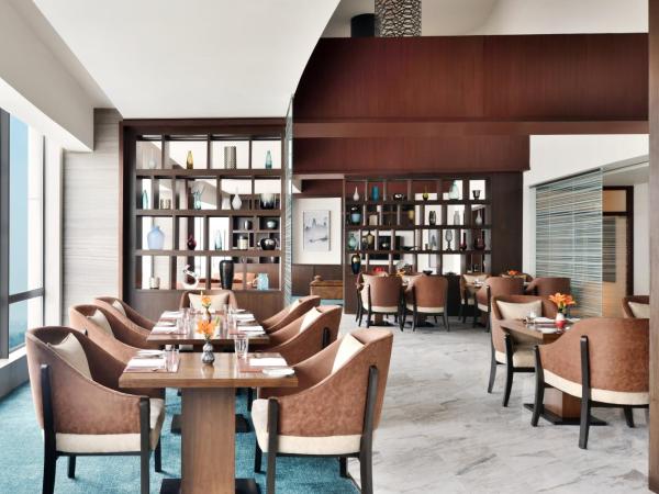 The Westin Kolkata Rajarhat : photo 3 de la chambre club room with lounge access (imfl brands and starters complimentary from 6:30 pm to 8:30 pm) with 1 way airport transfers