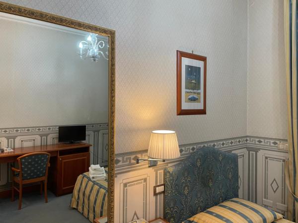 City Hall : photo 2 de la chambre chambre simple - vue sur jardin