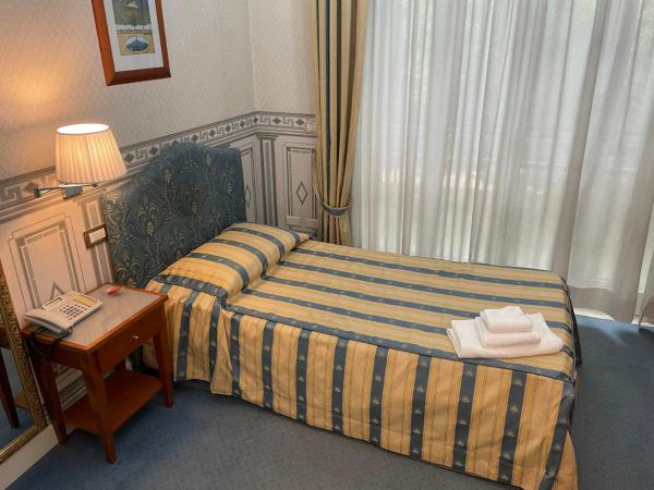 City Hall : photo 1 de la chambre chambre simple - vue sur jardin