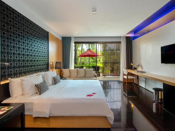 Ramada Resort by Wyndham Khao Lak : photo 2 de la chambre chambre lanai deluxe avec avec lit king-size et bain à remous 