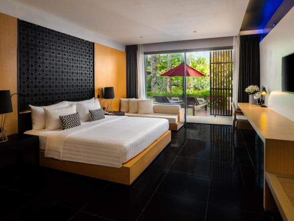 Ramada Resort by Wyndham Khao Lak : photo 4 de la chambre chambre lanai deluxe avec avec lit king-size et bain à remous 