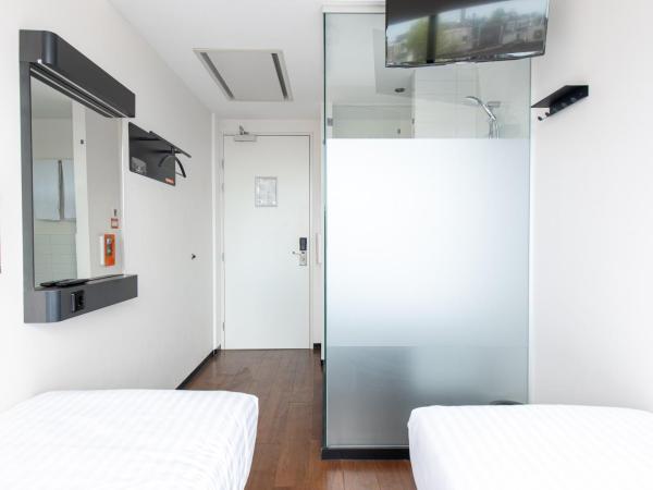 easyHotel Amsterdam City Centre South : photo 5 de la chambre chambre lits jumeaux standard