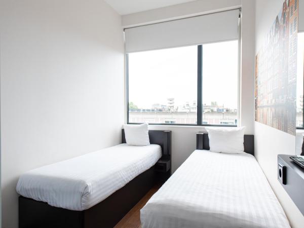 easyHotel Amsterdam City Centre South : photo 3 de la chambre chambre lits jumeaux standard