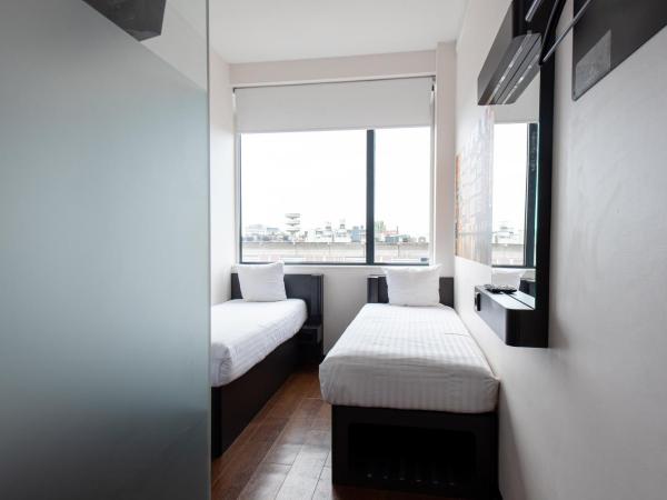 easyHotel Amsterdam City Centre South : photo 2 de la chambre chambre lits jumeaux standard