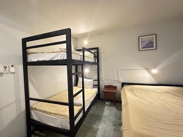 OYO 75472 GOTUM Hostel 2 & Money Exchange : photo 6 de la chambre suite 2 chambres