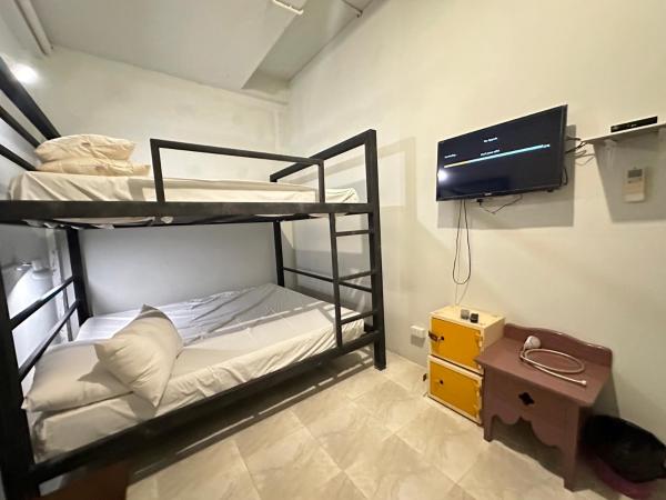 OYO 75472 GOTUM Hostel 2 & Money Exchange : photo 3 de la chambre lit dans dortoir mixte de 4 lits