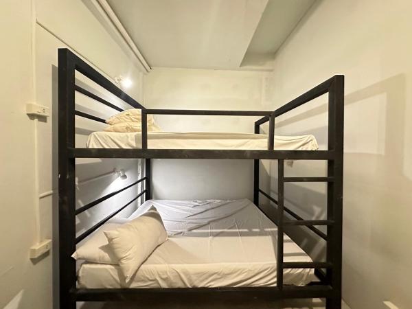 OYO 75472 GOTUM Hostel 2 & Money Exchange : photo 6 de la chambre lit dans dortoir mixte de 4 lits