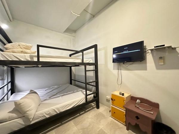OYO 75472 GOTUM Hostel 2 & Money Exchange : photo 5 de la chambre lit dans dortoir mixte de 4 lits