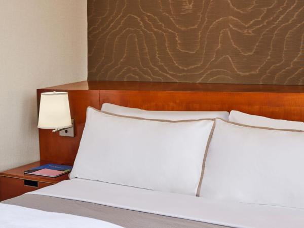 The Westin Bonaventure Hotel & Suites, Los Angeles : photo 2 de la chambre chambre lit king-size - vue sur ville