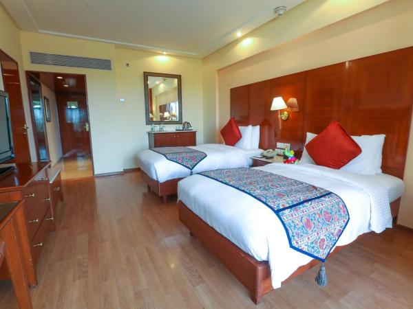 The Lalit Mumbai-Airport : photo 7 de la chambre lalit deluxe room, king/ twin bed with bathtub