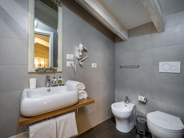 Antico Centro Suite : photo 9 de la chambre chambre double ou lits jumeaux mansardée