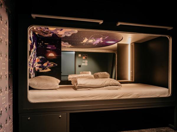 Capsule Hotel - Chapter Lucerne : photo 2 de la chambre capsule Étage inférieur - accessible aux personnes à mobilité réduite et en fauteuil roulant