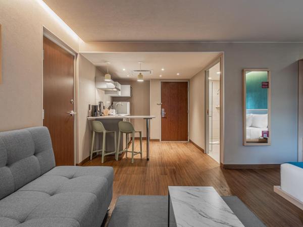 City Express Suites by Marriott Queretaro : photo 1 de la chambre chambre lit queen-size