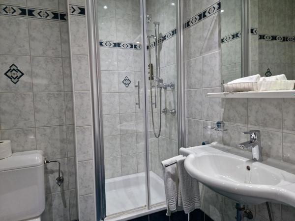 Touring au Lac : photo 2 de la chambre hébergement lit queen-size supérieur côté ville