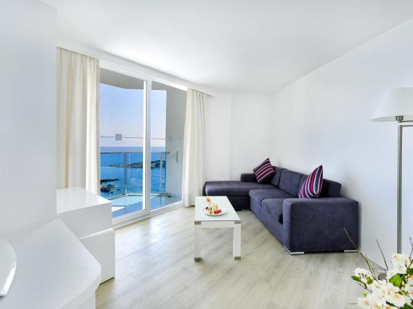 Le Bleu Hotel & Resort Kusadasi : photo 4 de la chambre suite junior 1 chambre - vue sur mer