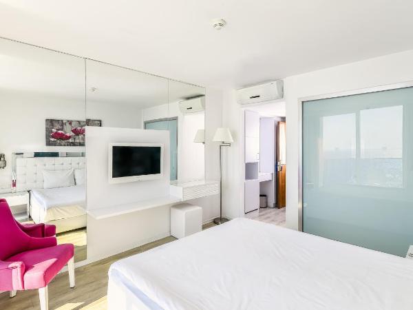 Le Bleu Hotel & Resort Kusadasi : photo 7 de la chambre chambre triple