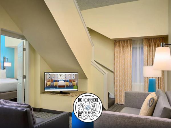 Sonesta Simply Suites Memphis East Poplar Pike : photo 1 de la chambre suite loft 2 chambres - lit king-size et lit queen-size 