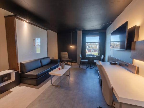 Grand Times Hotel : photo 3 de la chambre suite familiale