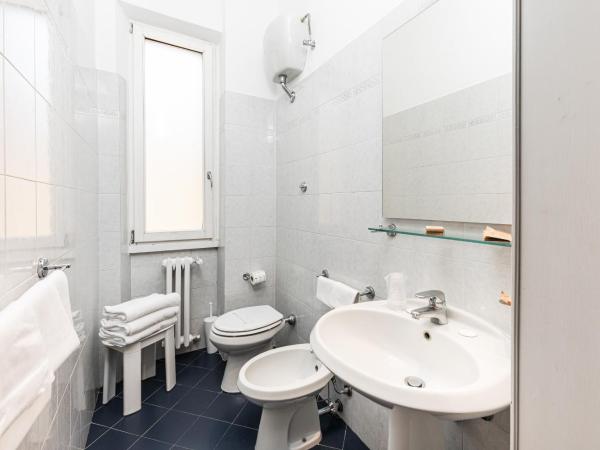 Hotel Minerva : photo 5 de la chambre chambre triple Économique