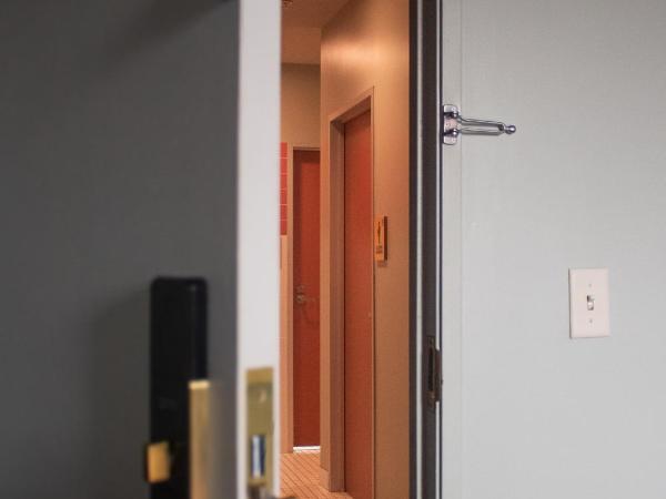 East Austin Hotel : photo 2 de la chambre chambre lit queen-size - salle de bains extérieure