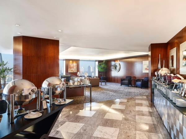 Hilton Sao Paulo Morumbi : photo 10 de la chambre chambre exécutive lit king-size avec petit-déjeuner et happy hour au salon exécutif
