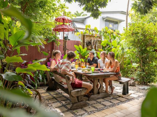 Travellers Oasis : photo 1 de la chambre chambre simple standard avec salle de bains commune