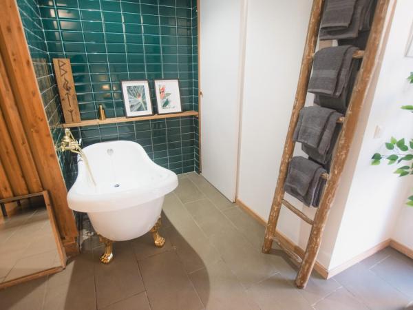 Banana Beach Patacona Rooms : photo 7 de la chambre chambre lits jumeaux avec baignoire