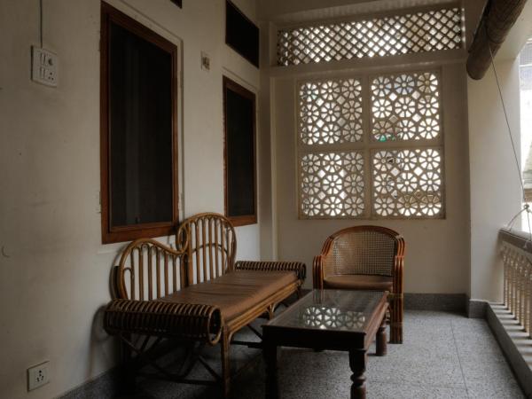 Hotel Arya Niwas : photo 8 de la chambre chambre deluxe double ou lits jumeaux