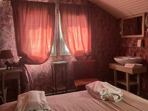 Hotel Le Ponteil : photo 1 de la chambre chambre double avec salle de bains privative extérieure