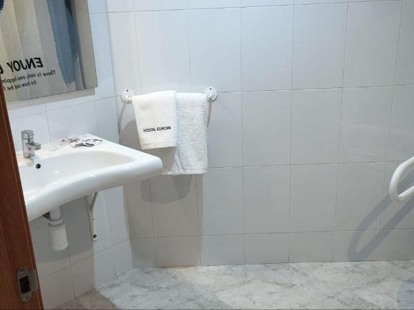 Hostal Europa : photo 3 de la chambre dortoir mixte de 4 lits