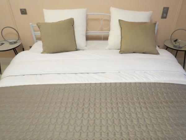 Molibeau : photo 7 de la chambre chambre double - vue sur jardin