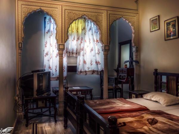 Krishna Palace - A Heritage Hotel : photo 5 de la chambre chambre deluxe double ou lits jumeaux