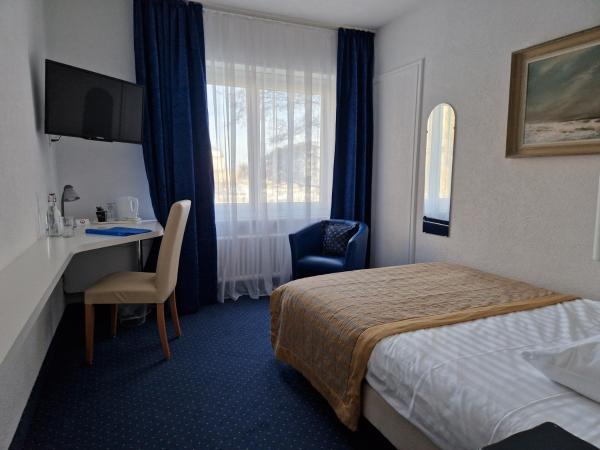 Touring au Lac : photo 3 de la chambre hébergement simple côté ville