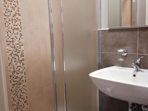Affittacamere Ambra : photo 1 de la chambre chambre double avec salle de bains privative