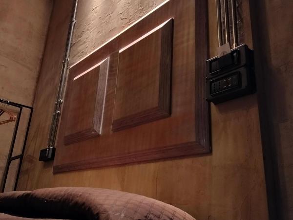 Hostel 7 : photo 4 de la chambre chambre supérieure française avec salle de bains commune