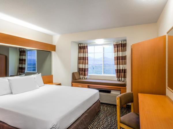 Microtel Inn & Suites by Wyndham Salt Lake City Airport : photo 1 de la chambre chambre lit queen-size - non-fumeurs