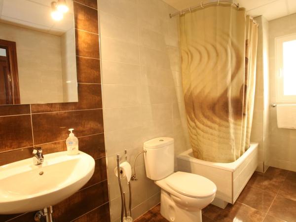 Pension Zurita : photo 4 de la chambre chambre double ou lits jumeaux avec salle de bains commune