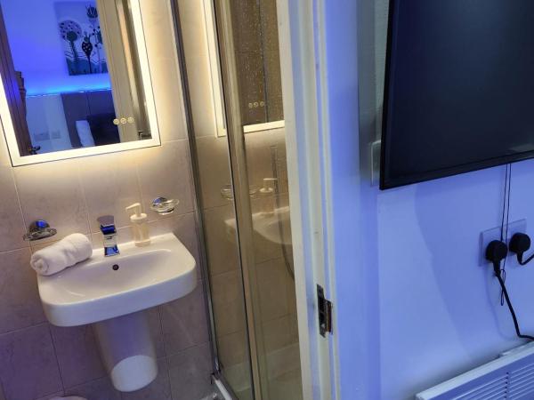 Crosskeys Edinburgh : photo 1 de la chambre chambre double avec salle de bains privative