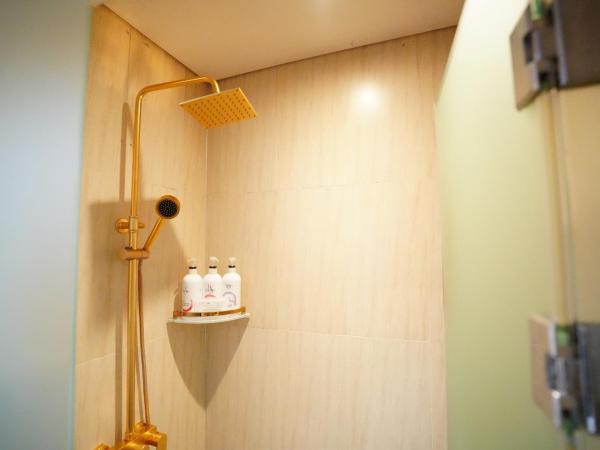 Shinchon Y Hotel : photo 10 de la chambre suite