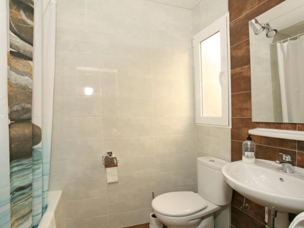 Pension Zurita : photo 3 de la chambre chambre double ou lits jumeaux avec salle de bains privative