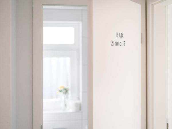 GästeHaus am Flughafen Düsseldorf : photo 1 de la chambre chambre double