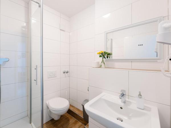 GästeHaus am Flughafen Düsseldorf : photo 2 de la chambre chambre double