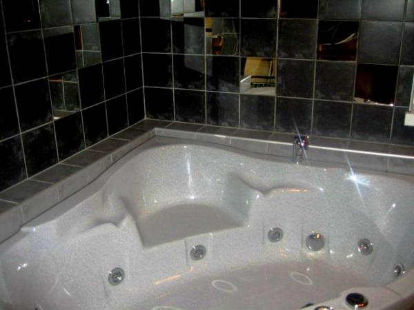Apart A2 Bezobsługowy 24h Poznań : photo 8 de la chambre chambre double de luxe avec jacuzzi