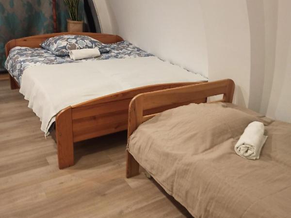 Hotel-hostel Saska : photo 1 de la chambre chambre triple avec balcon