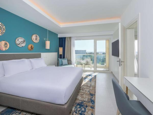 Hilton Skanes Monastir Beach Resort : photo 6 de la chambre suite 1 chambre lit king-size