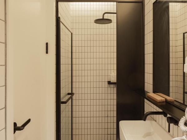 Hi Cozy International Youth Hostel East Nanjing Road & The Bund - Free Coffee and Gym : photo 4 de la chambre bed in 2-bed female dormitory room with private bathroom