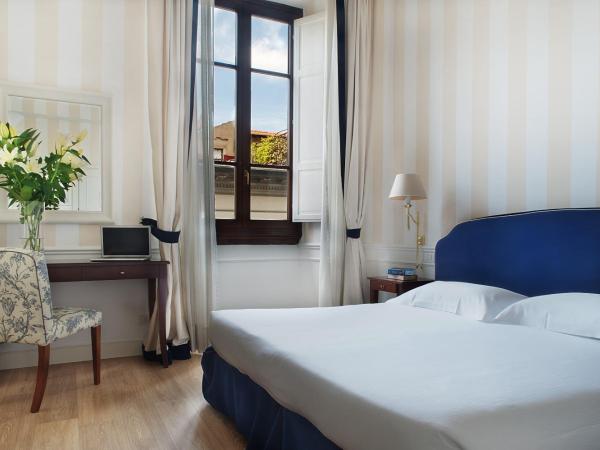 FH55 Hotel Calzaiuoli : photo 3 de la chambre chambre double ou lits jumeaux classique