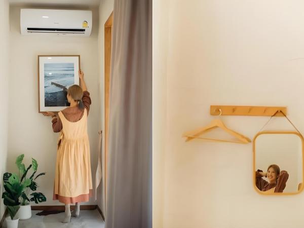 Taryn Tara Cafe and Stay : photo 5 de la chambre chambre lit king-size avec balcon